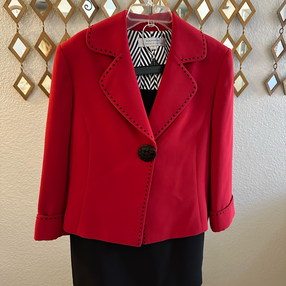 Gorgeous Tahari Skirt Suit